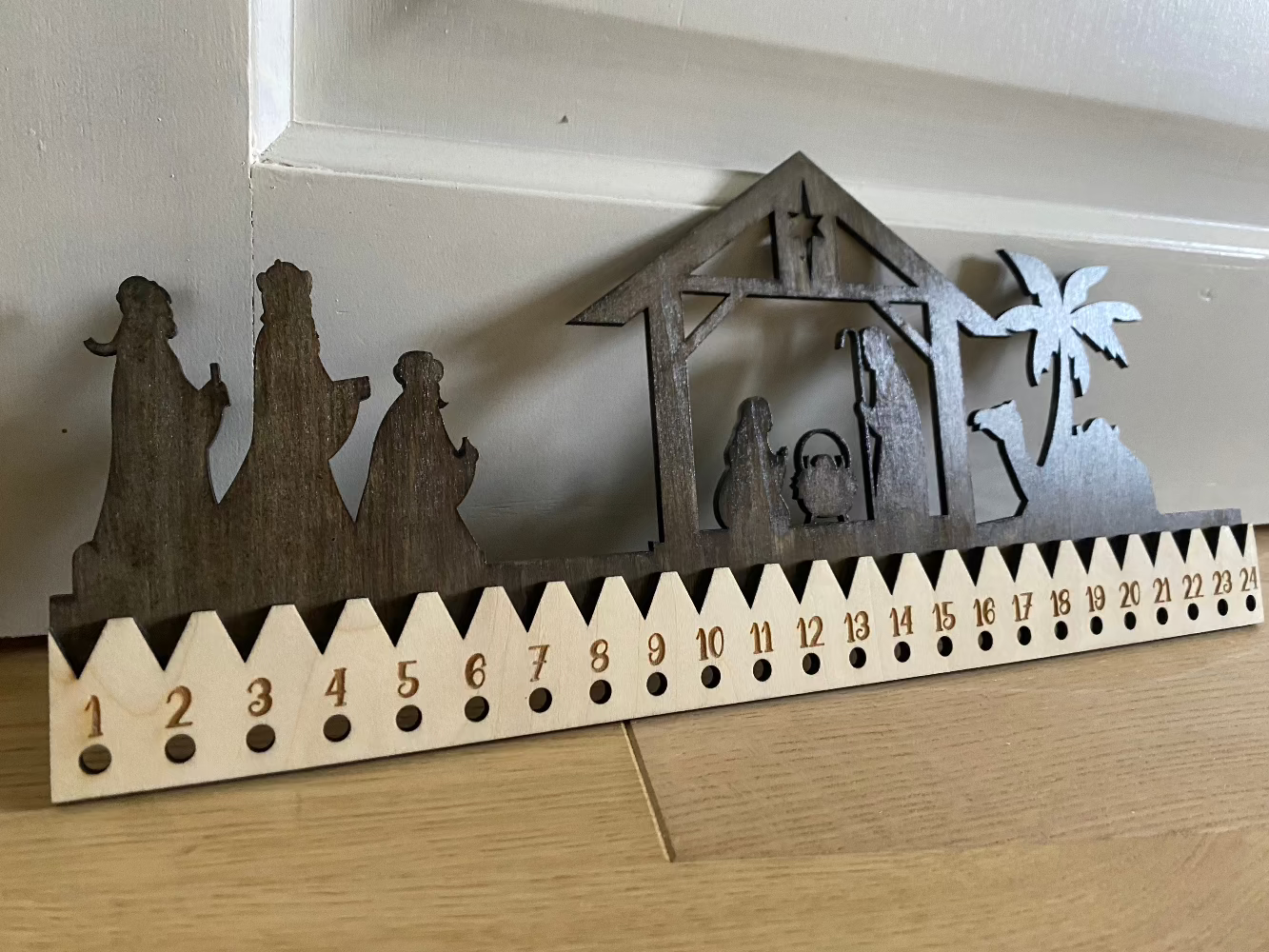 Calendrier de l'avent - Crèche En bois - 2 couleurs - Découpe laser - MMWood