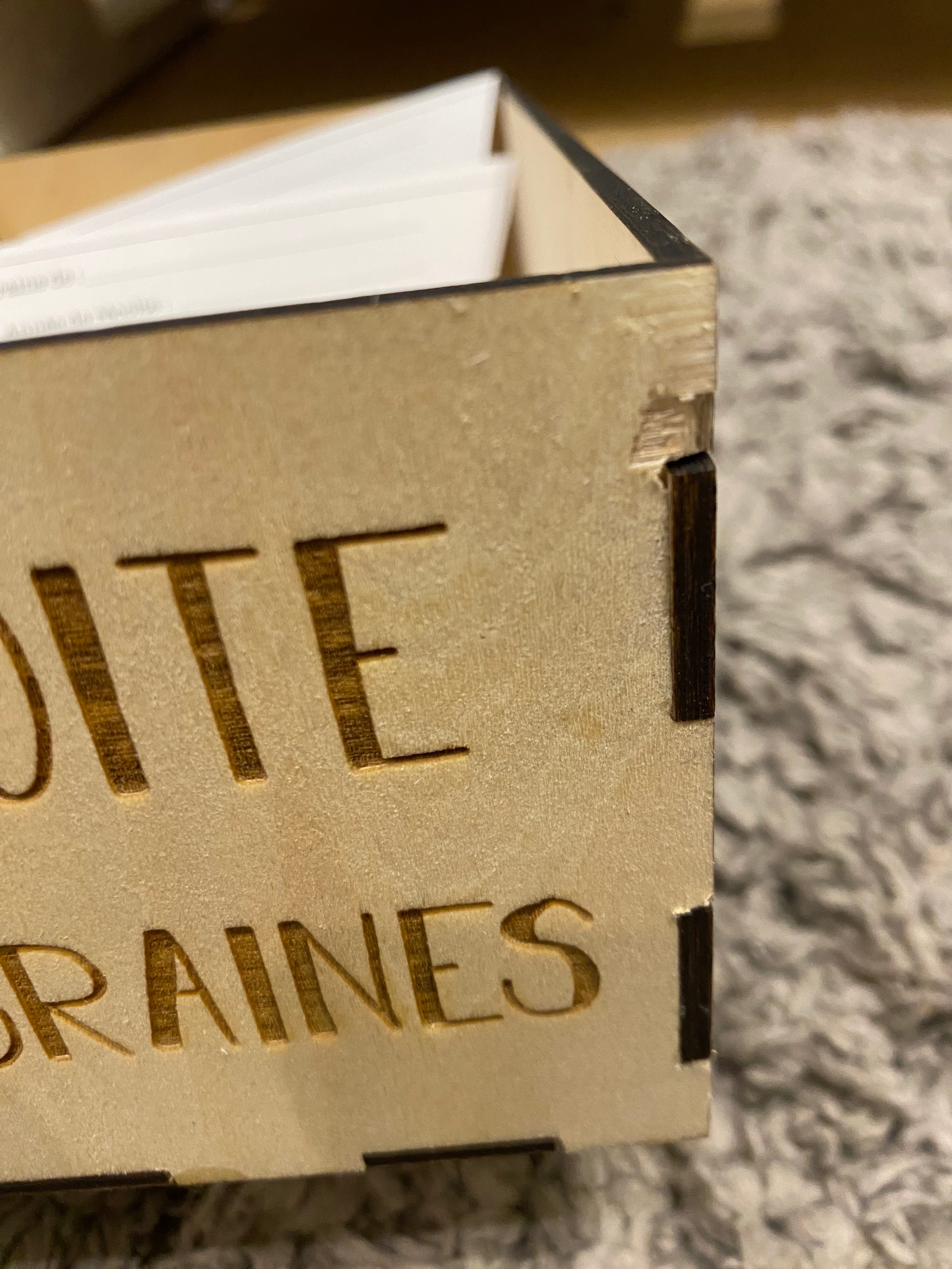 Boîte à graines abîmée