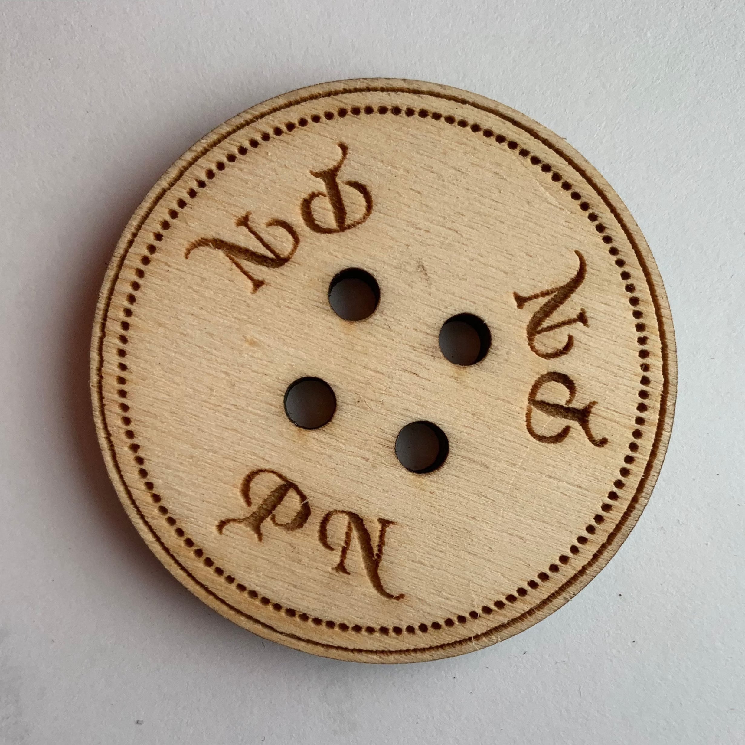 bouton du père noël en bois - mmwood - idée cadeau personnalisées