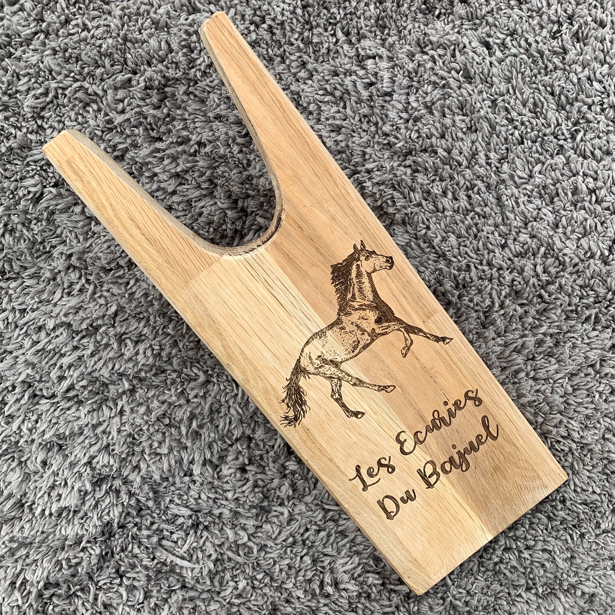 Enlève-bottes en bois personnalisé