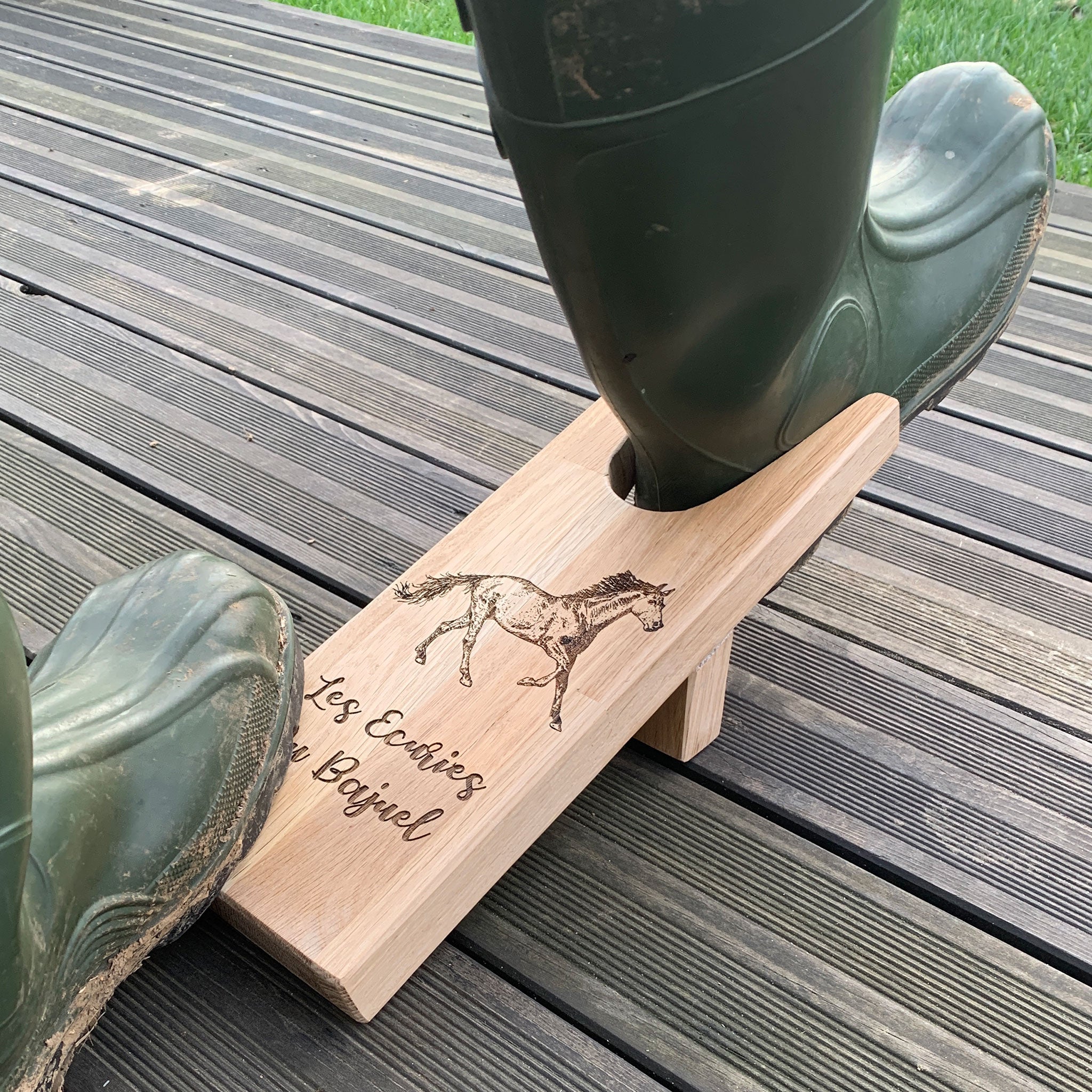 Enlève-bottes en bois personnalisé
