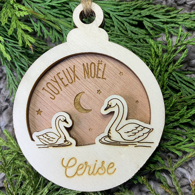Boule de noël en bois - cygnes - MMWood - mmwood.art