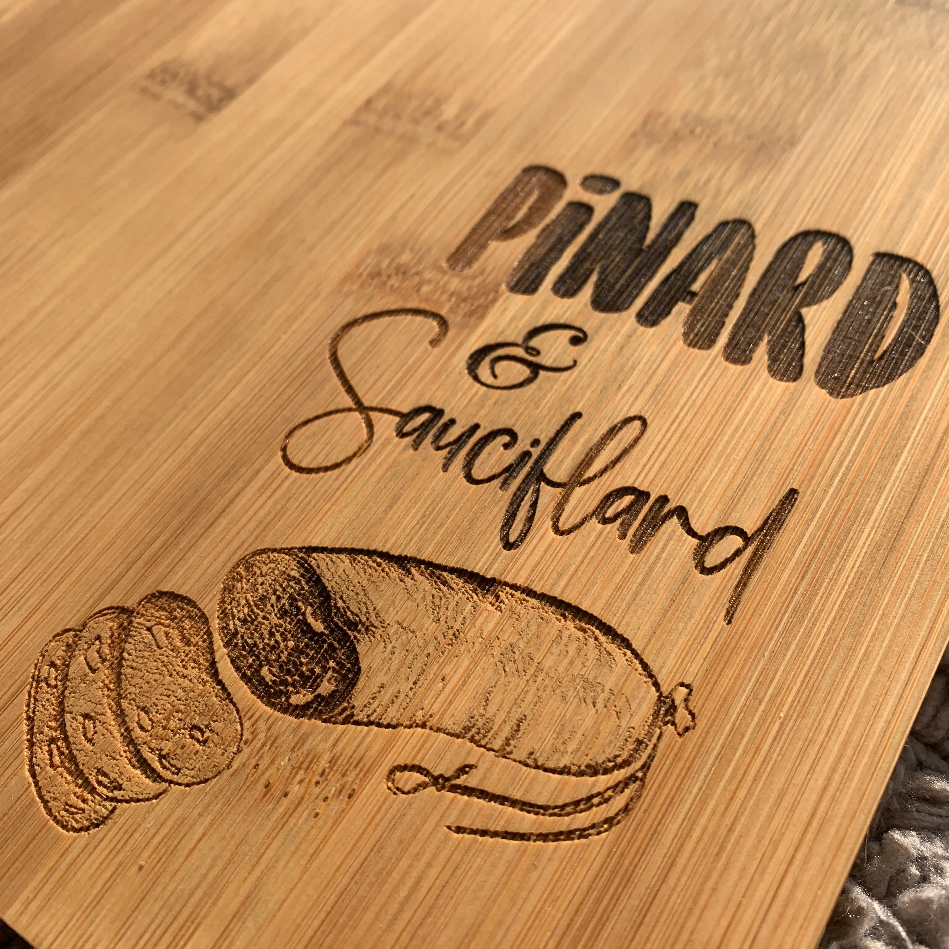 Planche à découper - pinard et sauciflard